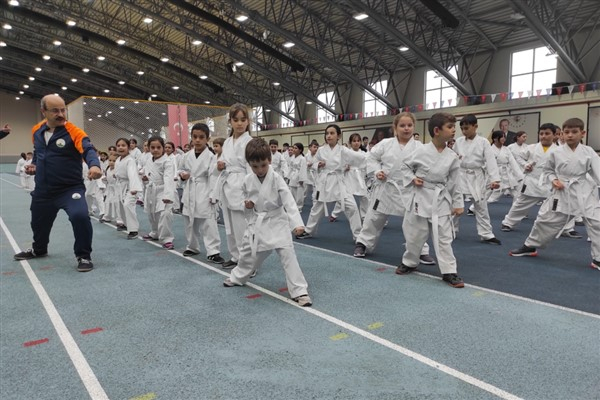 Osmangazi’de “Karate Eğitim Semineri” düzenlendi