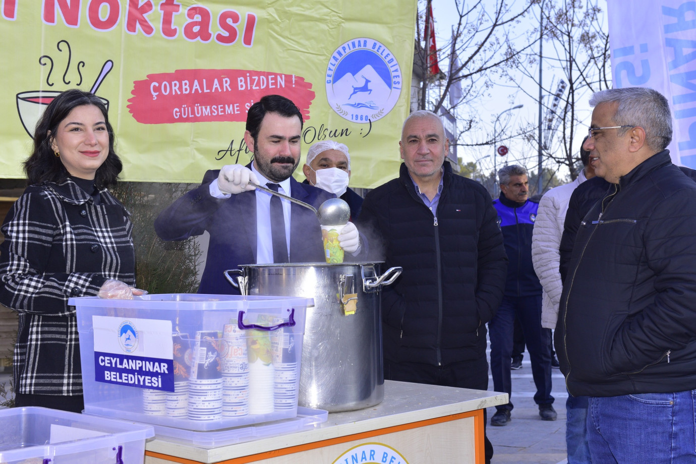 Ceylanpınar Belediyesi, sabahları sıcak çorba ikramına başladı-(VİDEO)