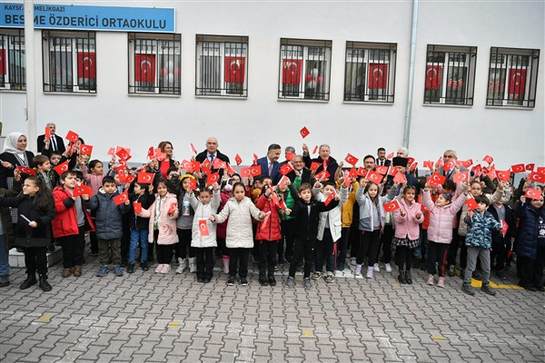 Başkan Büyükkılıç, Karne Dağıtım Töreni’ne katıldı