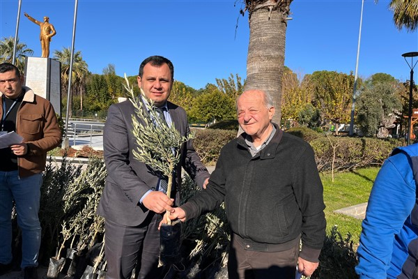 Dalaman'da zeytin ve ceviz fidanları dağıtıldı