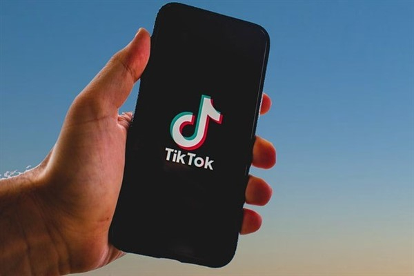 TikTok, Biden 'derhal' müdahale etmezse Pazar günü karanlığa gömüleceğini söyledi