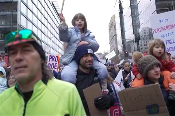 ABD'de binlerce kişi Trump karşıtı protestolara katıldı