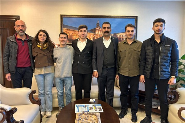 Dicle Üniversitesi öğrencilerinden DBB Eş Başkanı Hatun'a ziyaret