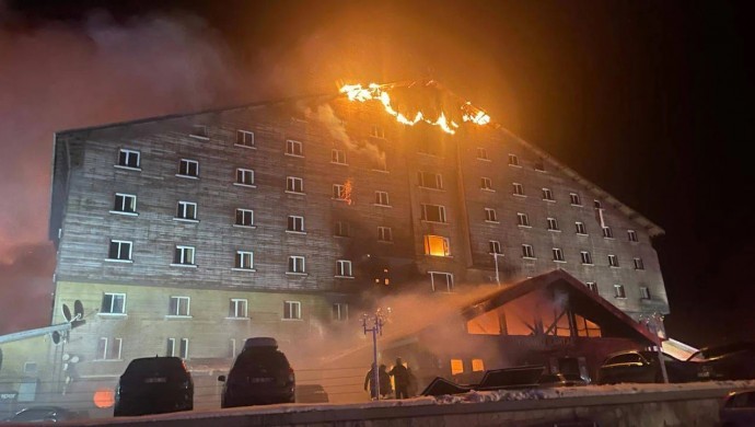 Kayak merkezinde yangın: 10 ölü, 32 yaralı 