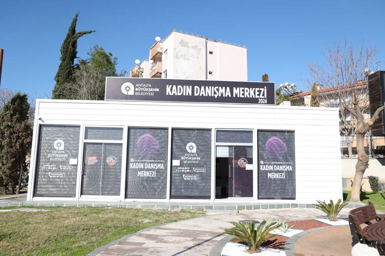 Antalya Büyükşehir Belediyesi, Kadınların Yanında Destek Oluyor