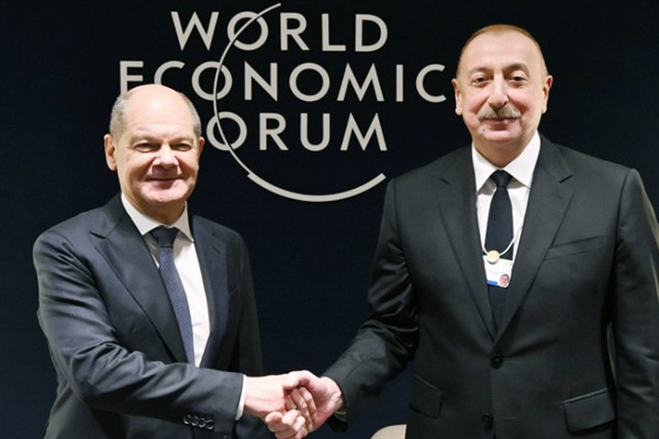 Aliyev, Davos'ta Almanya Başbakanı Scholz ile bir araya geldi