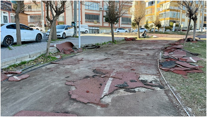  Turgut Özal Parkı’nda Yürüyüş Yolları Yenileniyor