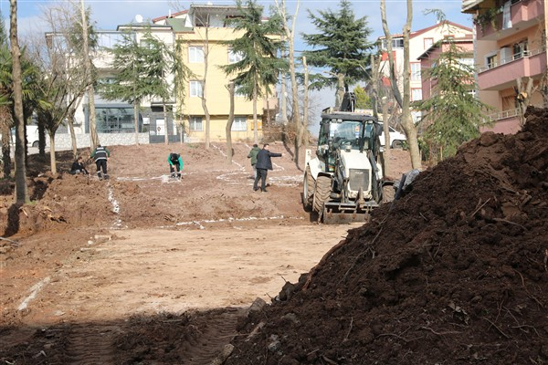 Derince'de Gazi Mehmet Öztürk Parkı yeniden düzenleniyor