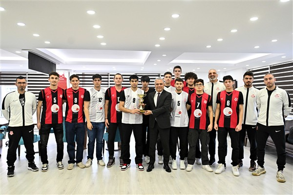 Muratpaşa Belediyesi U-18 Basketbol Takımı Bölge Şampiyonası'na katılacak