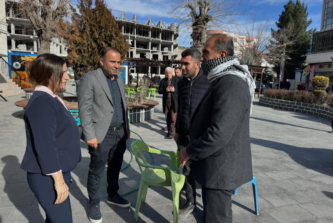 Mazıdağı Belediyesi Eş Başkanları esnaf ve vatandaşlarla bir araya geldi