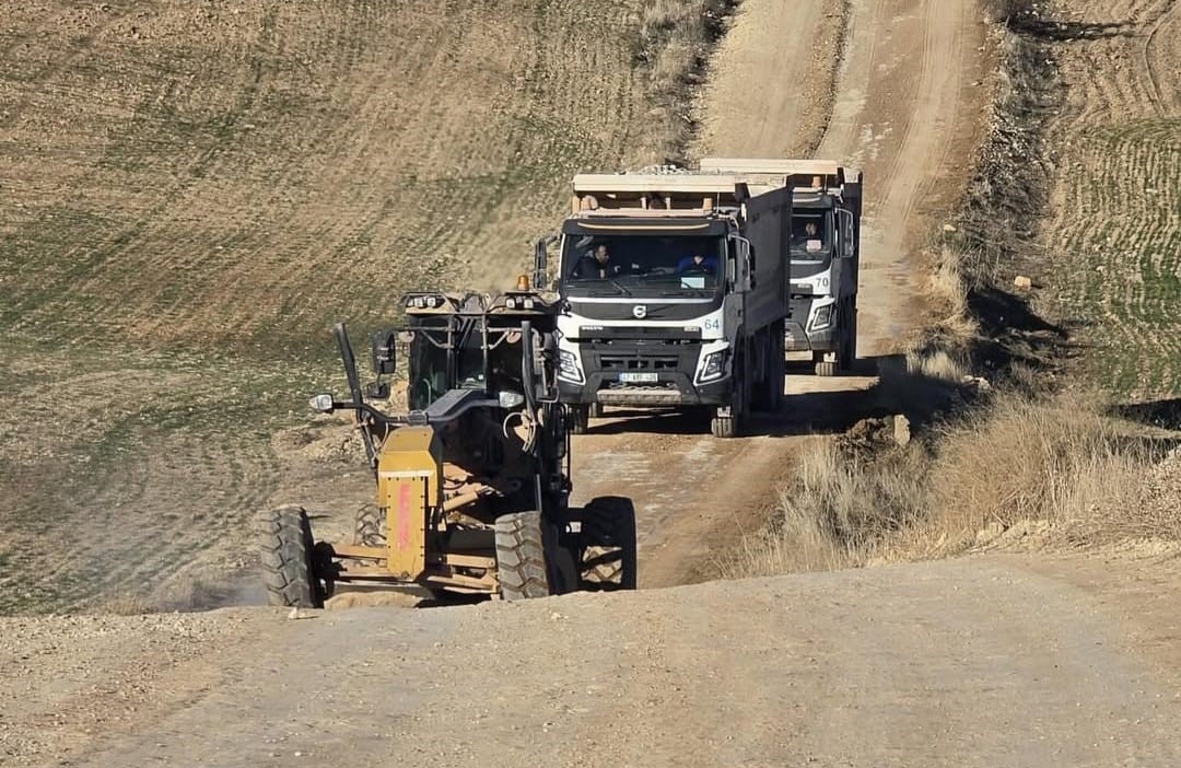 Mardin Mazıdağı Belediyesi, yol çalışmalarına devam ediyor