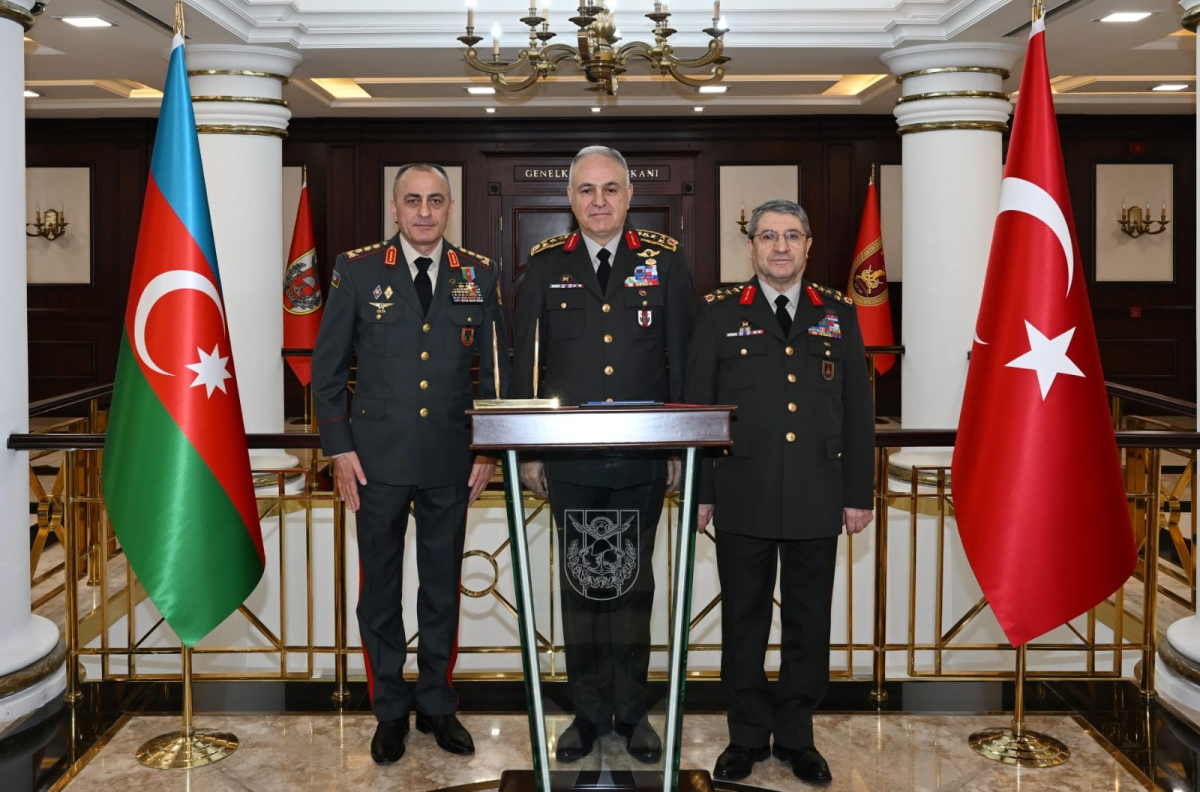 Orgeneral Gürak, Azerbaycan Kara Kuvvetleri Komutanı Korgeneral Mirzeyev ile görüştü