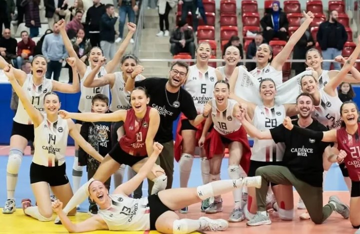 Gölcük Belediyespor Voleybol Takımı Play Off'ta