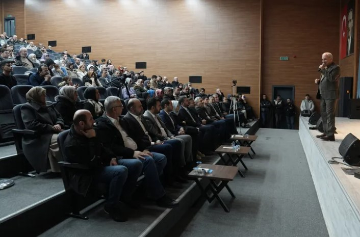 Konya'da Şehir Konferanslarına Yoğun İlgi