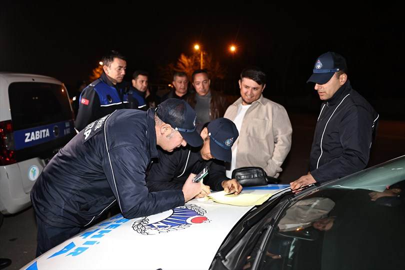 Büyükşehir Zabıtasından Kayıt Dışı Gıda Satışına Gece Baskını