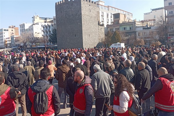 Diyarbakır’da Rojava için oturma eylemi