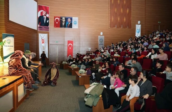 Kayseri Talas'ta Çocuklar, 'Maharetli Ayı' ile Keyifli Anlar Yaşadı