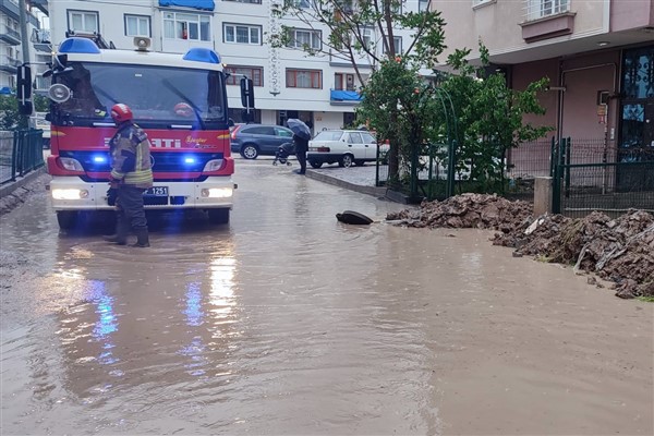 ABB ekipleri, etkili olan sağanaklar nedeniyle teyakkuzdaydı