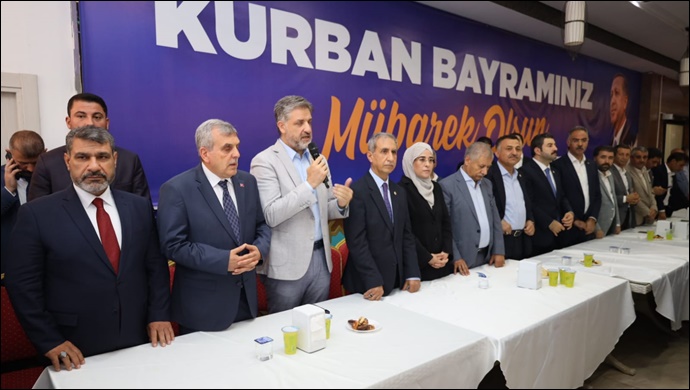 Ak Parti Şanlıurfa İl Başkanlığının Bayramlaşma programı vatandaşların yoğun katılımı ile gerçekleşti