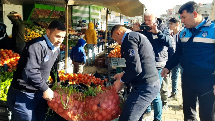 Akçakale’de Zabıta Bir Ton Bozuk Gıda Ele Geçirdi-(VİDEO)