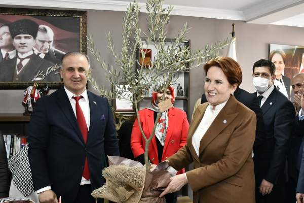 Akşener İncirliova'da konuştu 