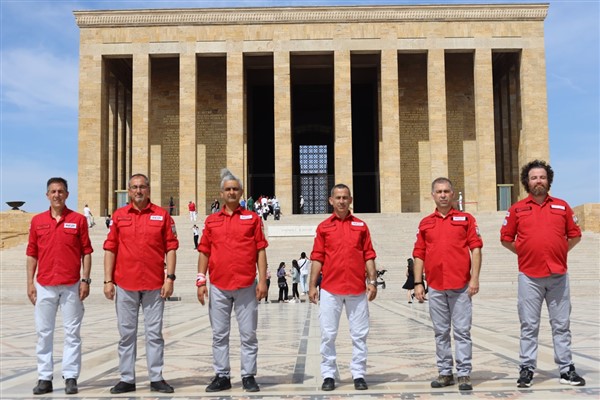 AKUT’un yeni Yönetim Kurulu Anıtkabir'i ziyaret etti