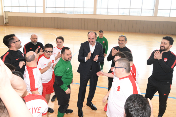 Altay, Down Sendromlular Futsal Milli Takımı Kampı'nı ziyaret etti