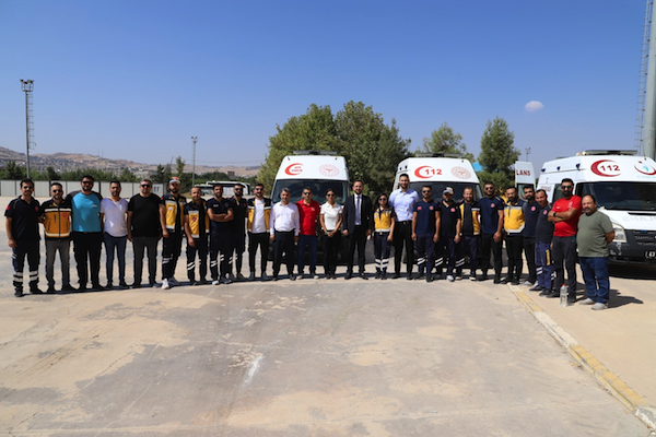 Ambulans sürücüleri vatandaşlardan ambulanslara yol vermelerini istedi