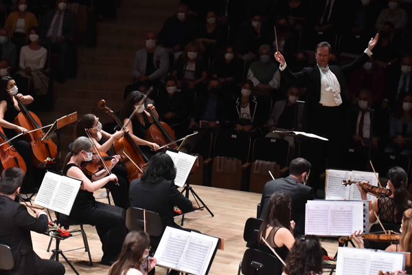 Ankara Kent Filarmoni Orkestrası sanat sezonunu açtı