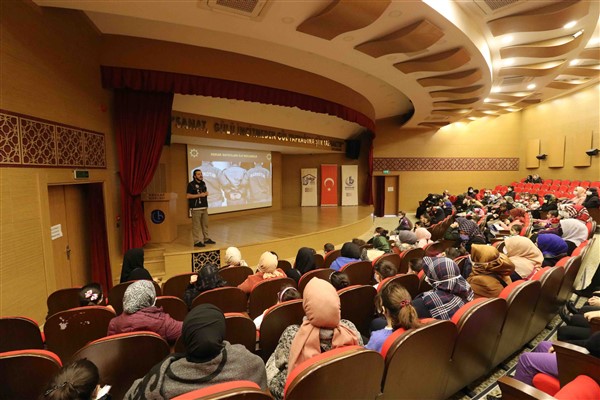 Annelere uyuşturucuyla mücadele eğitimi