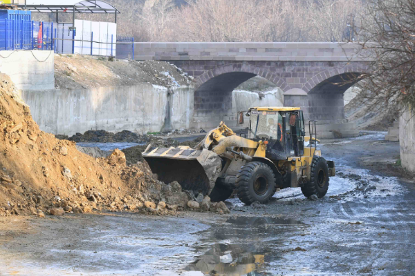 ASKİ'den Ankara Çayı'nda temizlik