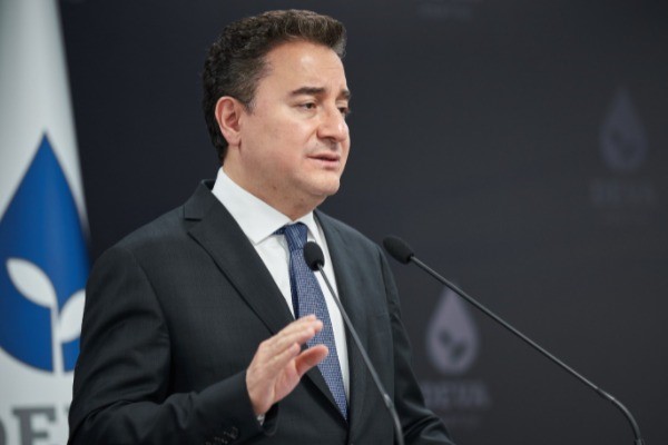 Babacan: “Cumhuriyetimizin kurucusu Atatürk'e saygısızlık kabul edilemez”