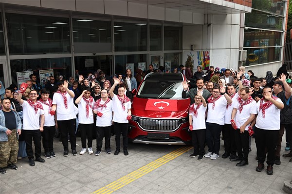 Bağcılar'da TOGG’la asker uğurlama konvoyu yapıldı