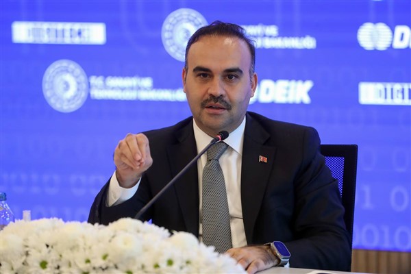 Bakan Kacır: Türkiye; güven veren yatırım ortamı ile emin adımlarla yoluna devam ediyor