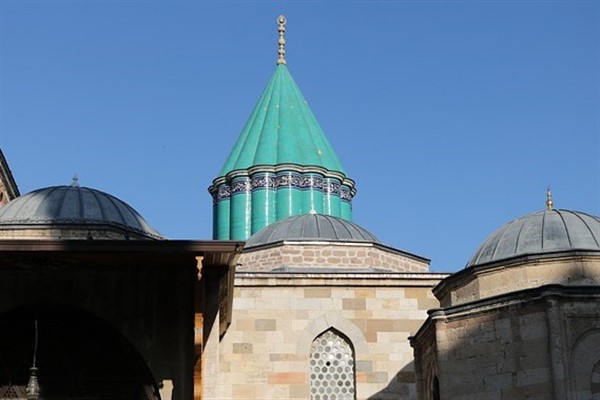 Bakan Tunç, Mevlana'yı kabri başında andı