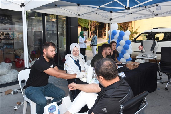 Balıkesir’de vatandaşlara ücretsiz sağlık taraması yapıldı