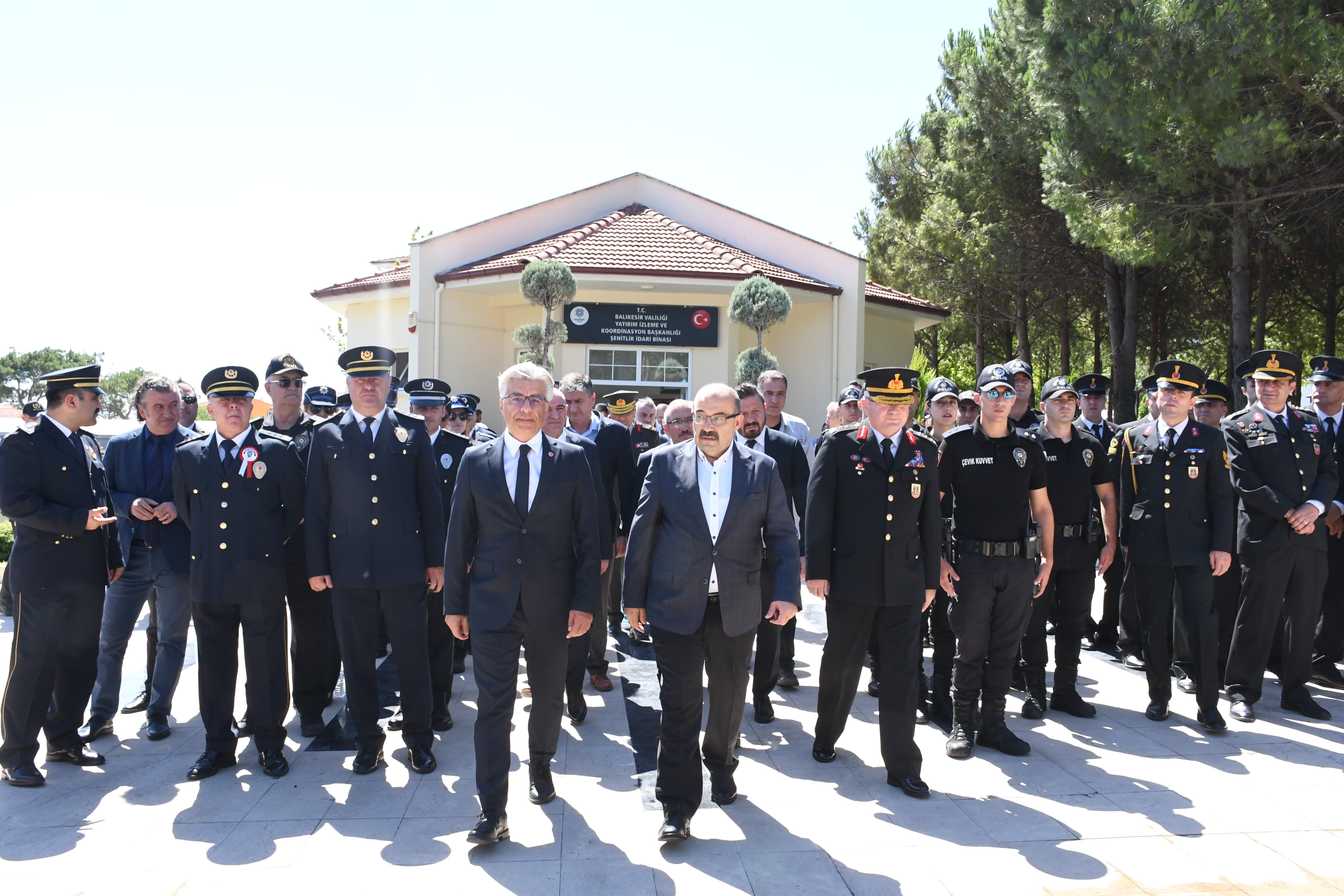 Balıkesir protokolünden Balıkesir Şehitliği’ne ziyaret