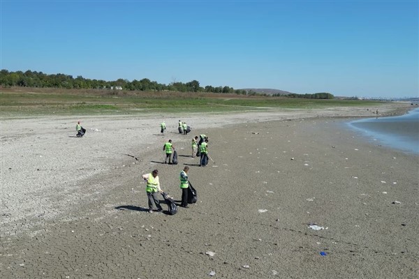 Baraj havzalarından haftada 100 ton çöp toplanıyor