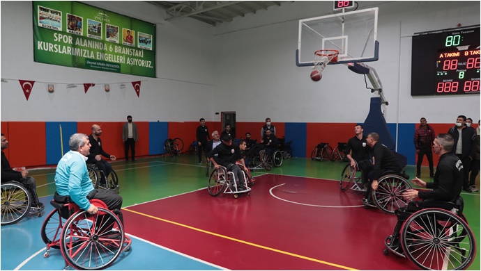 Başkan Beyazgül Engellilerle Basketbol Ve Goalball Oynadı-(VİDEO)