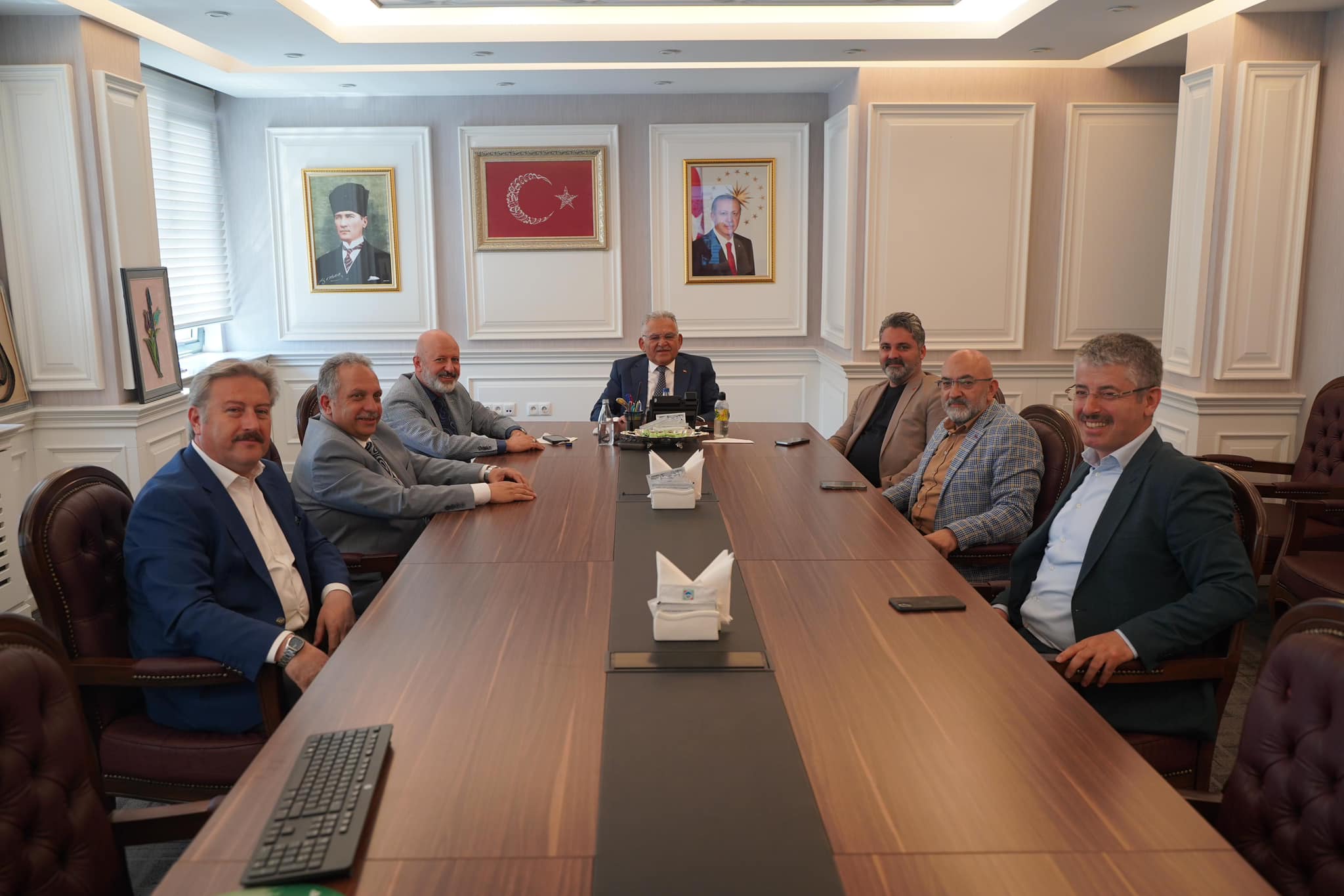 Başkan Büyükkılıç'tan Melikgazi'de yatırım değerlendirme toplantısı