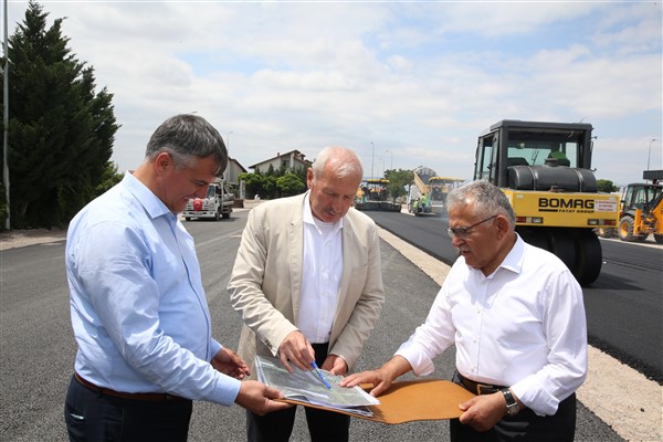 Başkan Büyükkılıç yol çalışmalarını denetledi