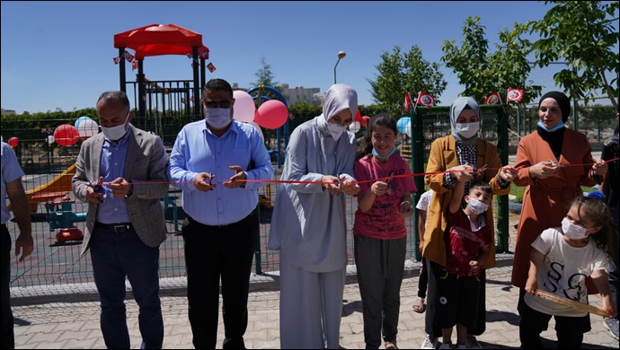 Başkan Çakmak özel öğrencilerle çocuk oyun parkının açılışını yaptı