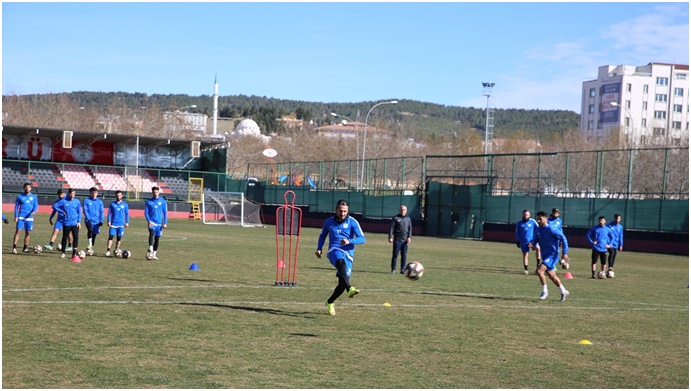 Başkan Kayral’dan Futbolculara uyarı;“Hedefimize ulaşmak için daha çok çalışmalıyız”