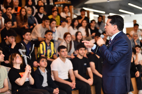 Başkan Özer, Motivasyon Buluşması’nda gençlerle bir araya geldi