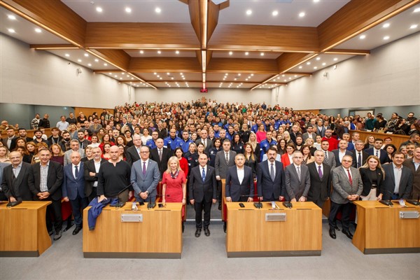 Başkan Soyer, belediye personelinin yeni yılını kutladı