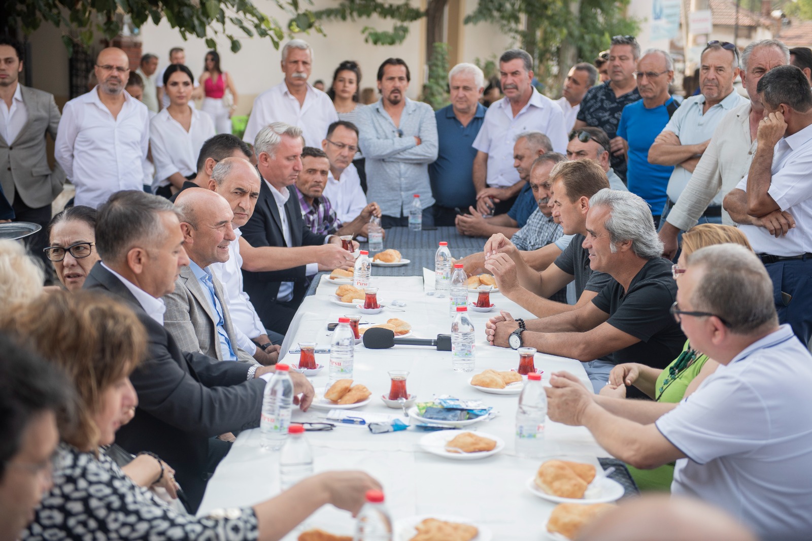 Başkan Soyer Seyrek’te vatandaşlarla buluştu