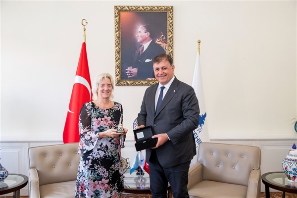 Başkan Tugay, UNDP Türkiye Mukim Temsilcisi Vinton'u ağırladı