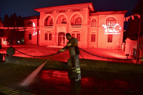 Başkent 29 Ekim Cumhuriyet Bayramı’na kent temizliği ile hazır