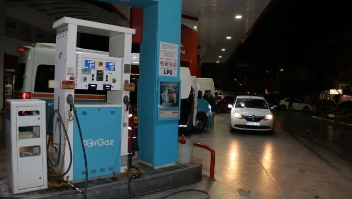 Benzine 53 kuruş, motorine 1,33 TL zam geldi