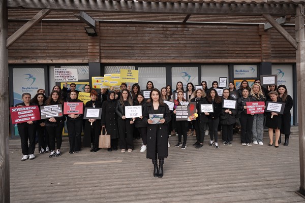 Beylikdüzü Belediyesi eğitimcileri, öldürülen okul müdürü Oktugan'ı andı